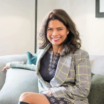 Image of Gloria Manlapaz, Associate